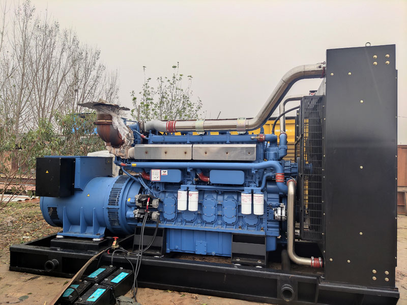 彭市镇柴油发电机组更换机油时，应遵循哪些步骤？